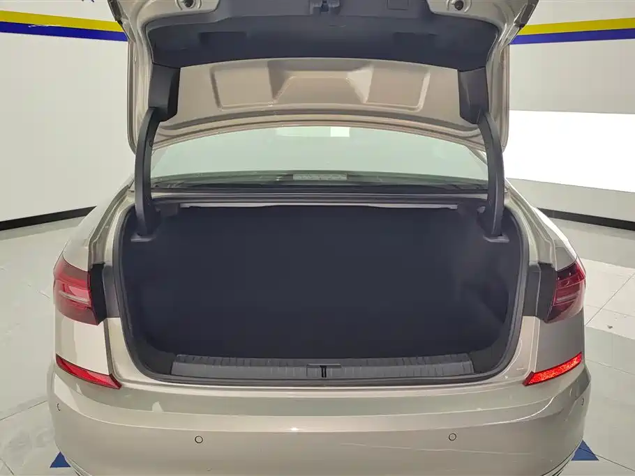Volkswagen Passat 2020 Facelift 330TSI Elite China VI фото 4