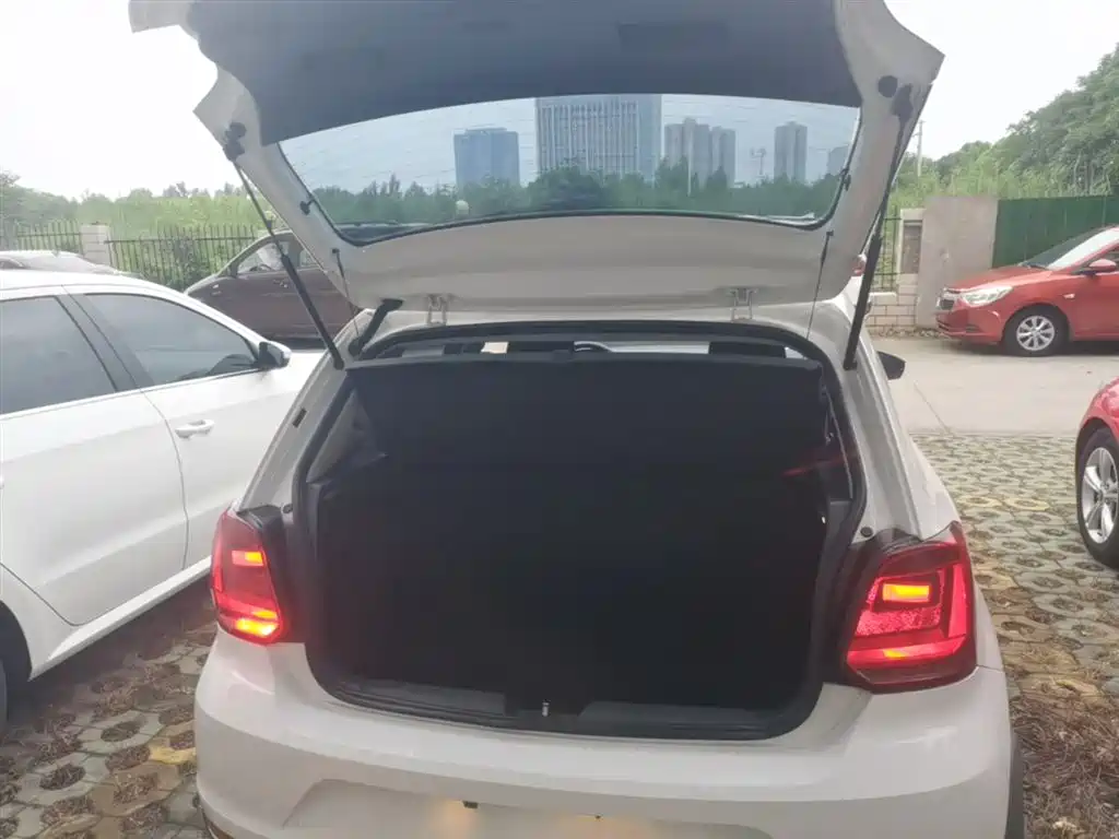 Volkswagen Polo 2016 1.4L Manual Trend фото 19