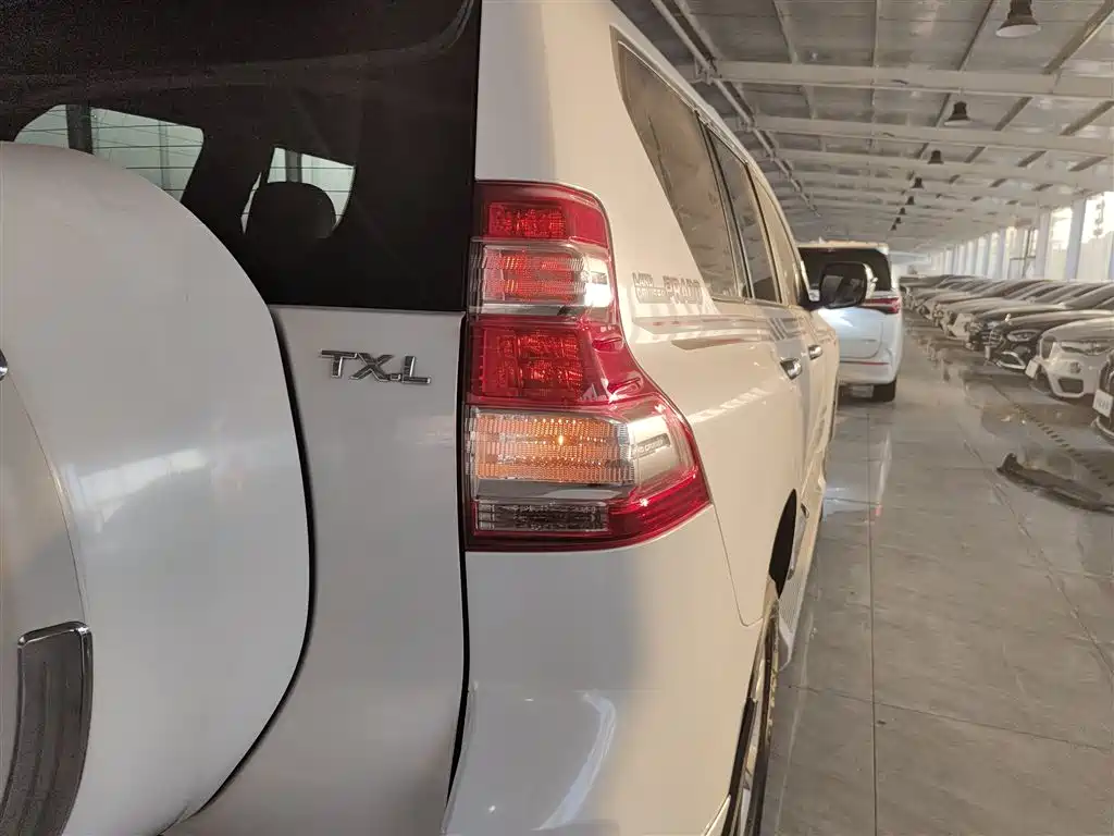 Toyota Prado (Import) 2014 2.7L Automatic Luxury фото 8