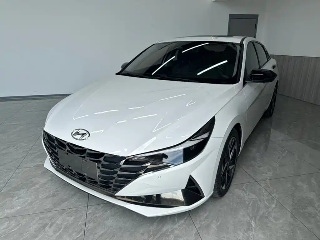 Hyundai Elantra 2022 1.5L CVT LUX Premium Edition