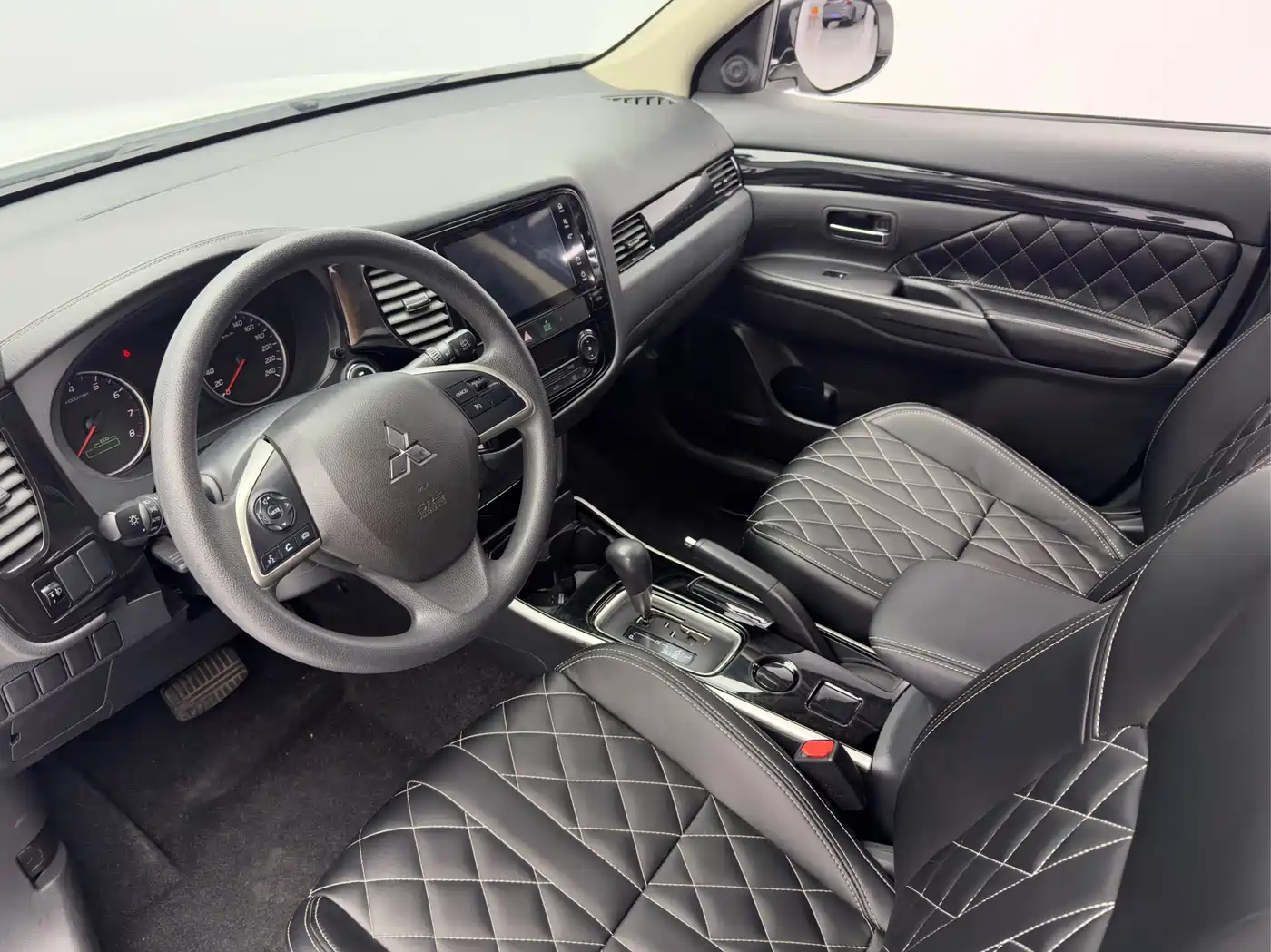 Mitsubishi Outlander 2022 2021 2.0L 2WD Smooth Ride Version 5-Seater