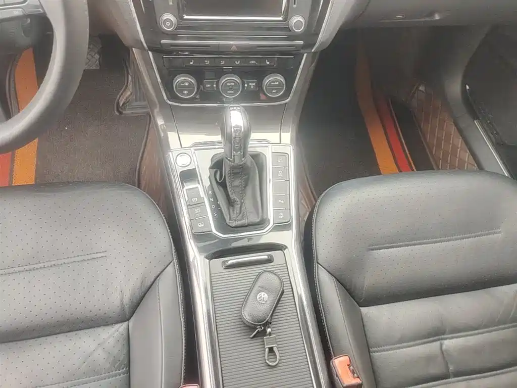 Volkswagen Passat 2016 330TSI DSG Executive Edition фото 14