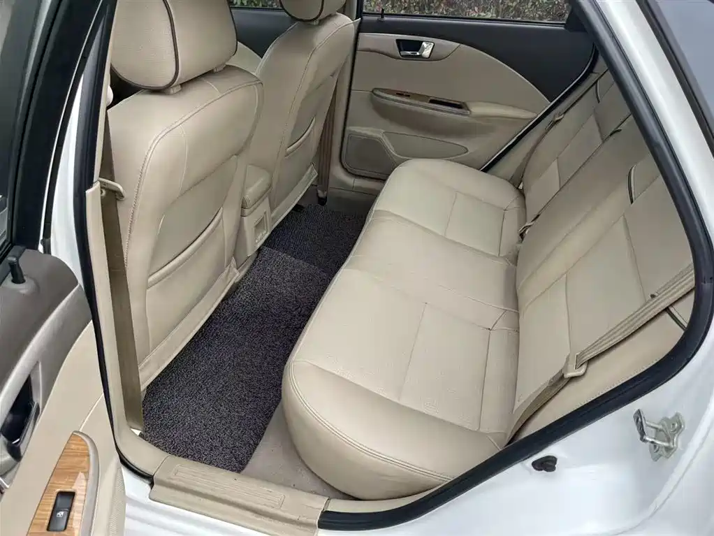 Buick Excelle 2015 1.5L Manual Classic фото 6