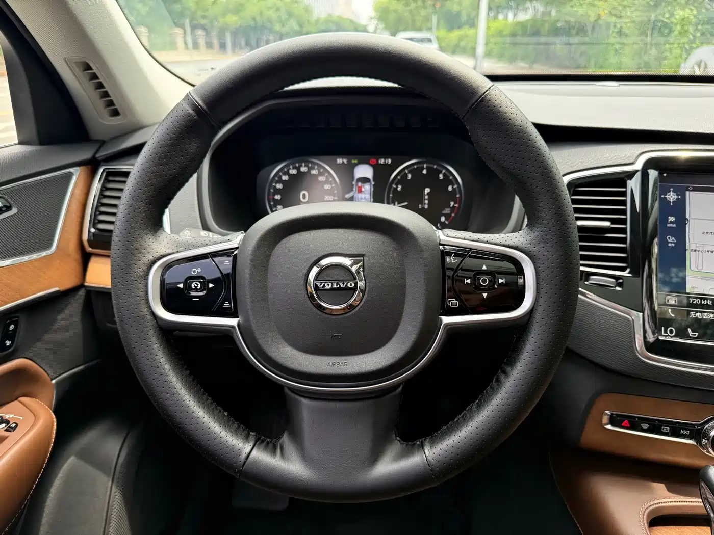 Фото 7 - Volvo XC90