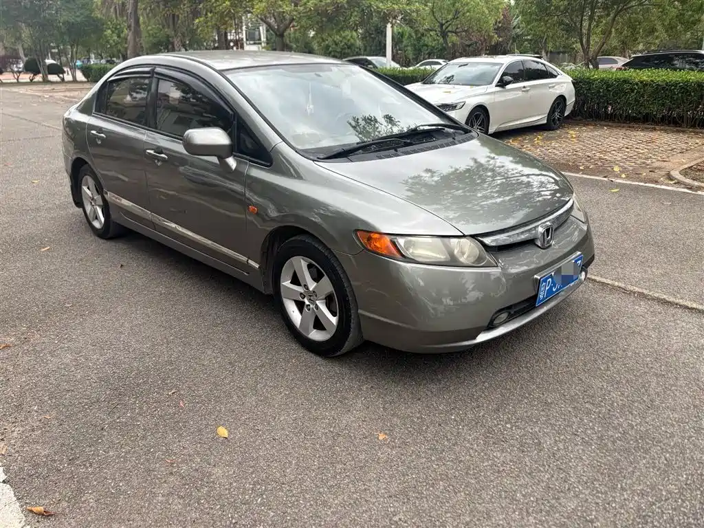 Фото 3 - Honda Civic