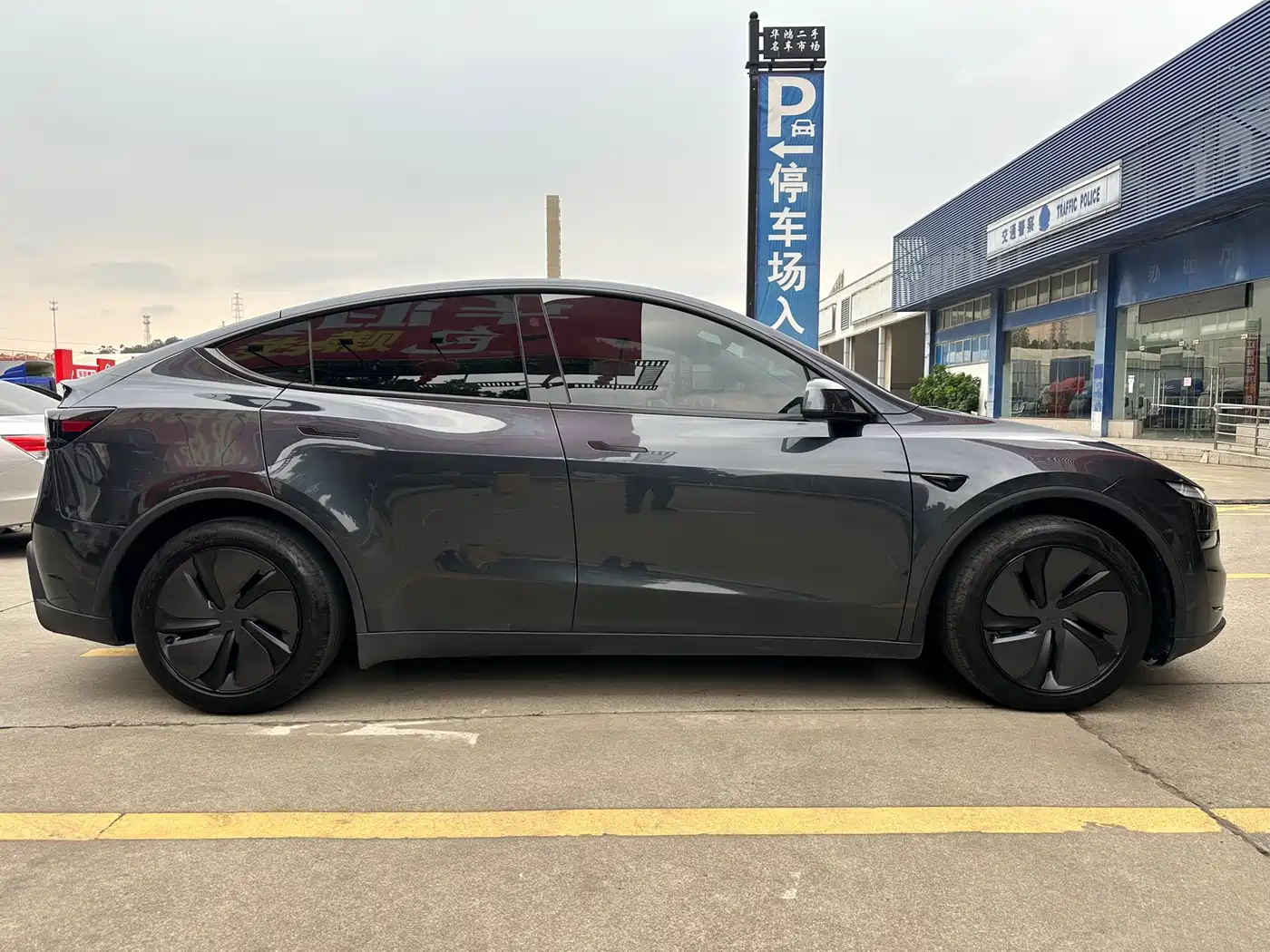 TESLA MODEL Y