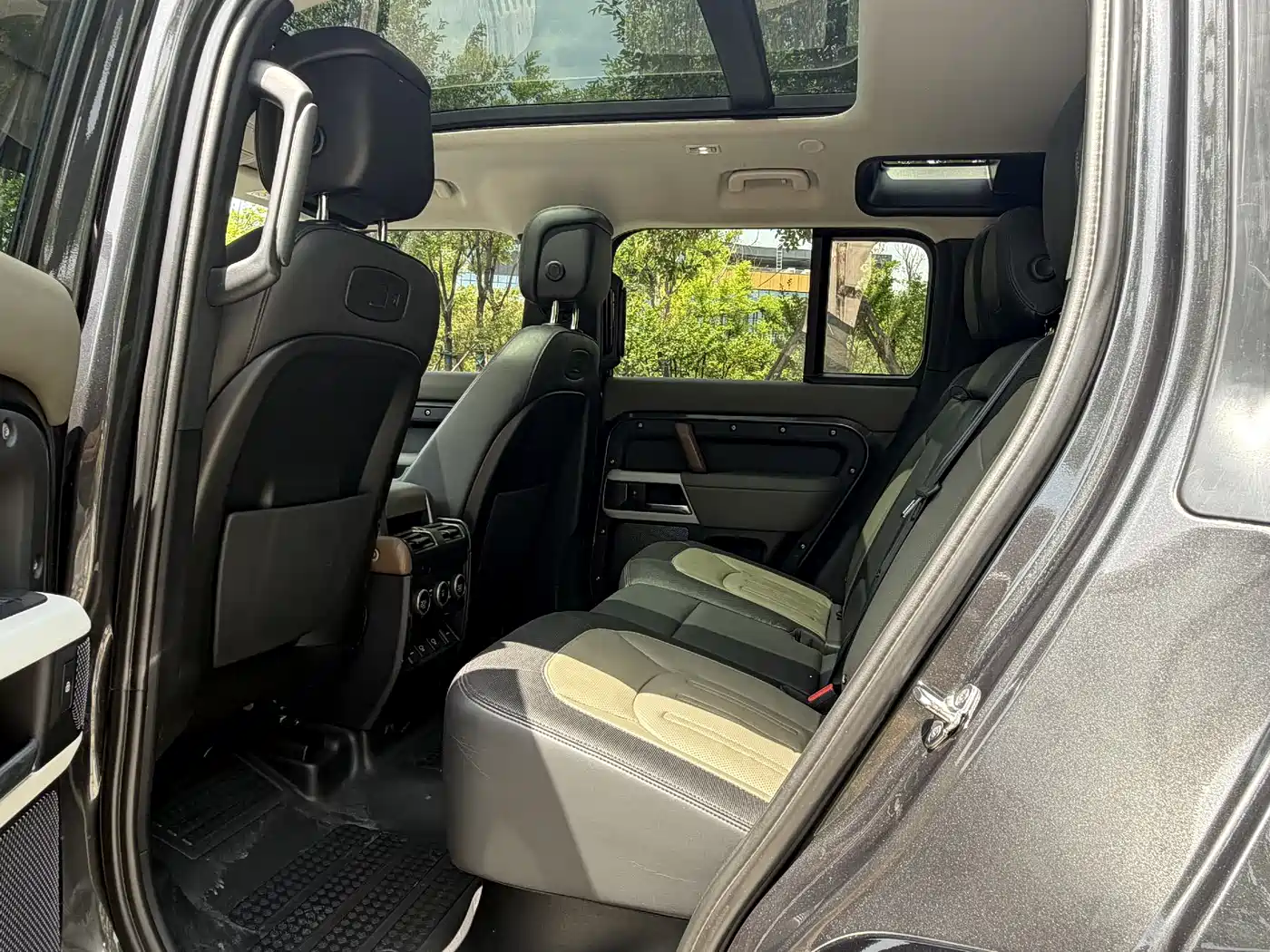 Land Rover Defender 2022 110 P400 X-DYNAMIC HSE фото 7