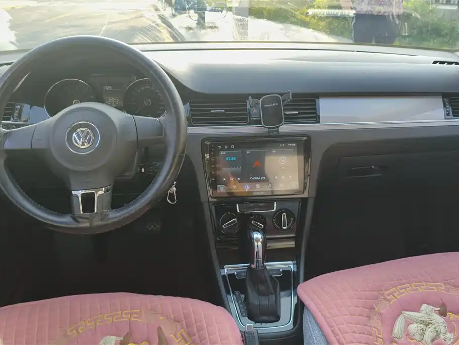 Volkswagen Bora 2014 1.6L Automatic Comfort Edition фото 12