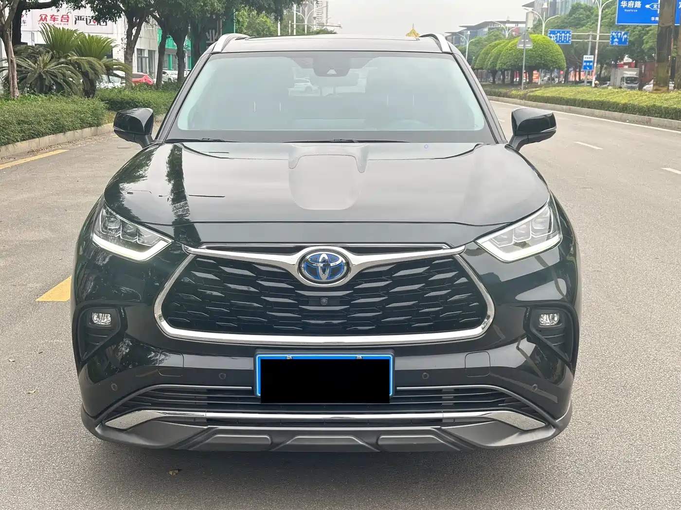 Toyota Highlander 2022 Dual Engine 2.5L 4WD Supreme Edition 7-Seater фото 2