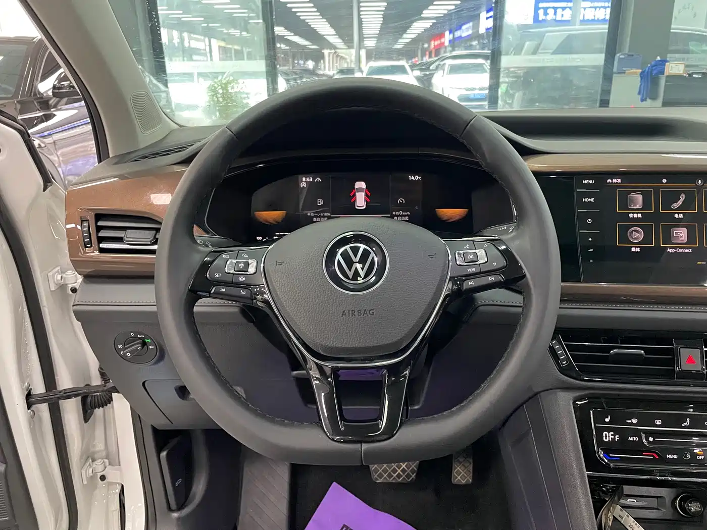 Volkswagen Tharu 2022 280TSI FWD Luxury Edition фото 8