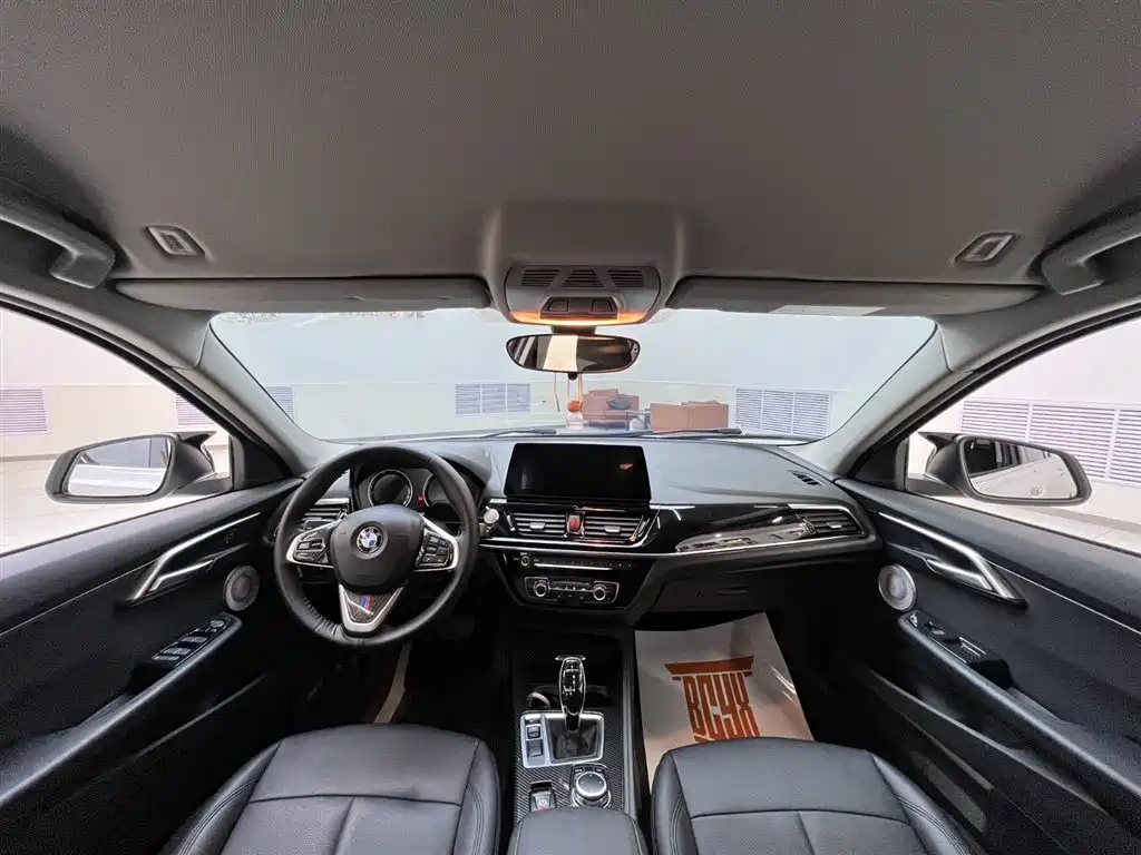 BMW 1 Series 2021 120i M Sport фото 7
