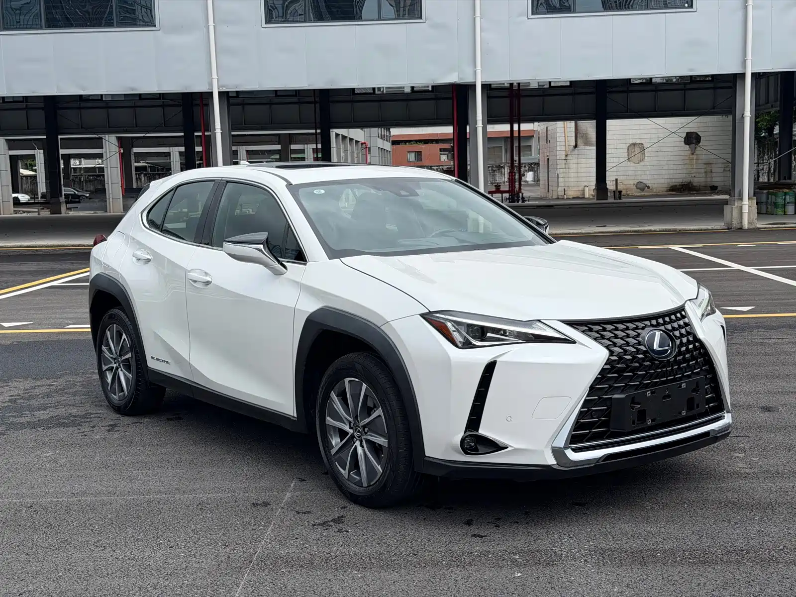 Фото 3 - Lexus UX Electric