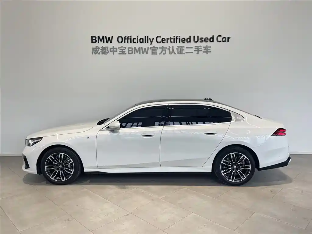 BMW 5 Series 2025 530Li Leading M Sport Package фото 2