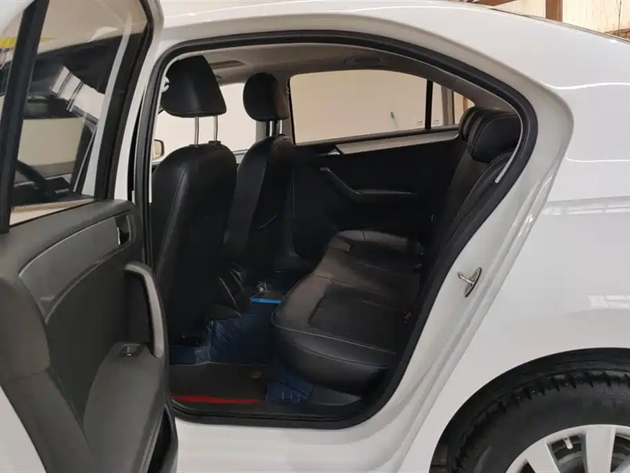 Škoda Rapid 2018 1.6L Manual Comfort Edition фото 11