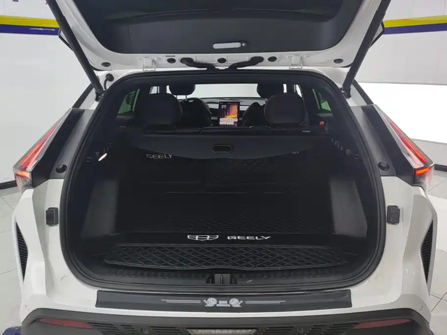 Фото 4 - Geely Atlas