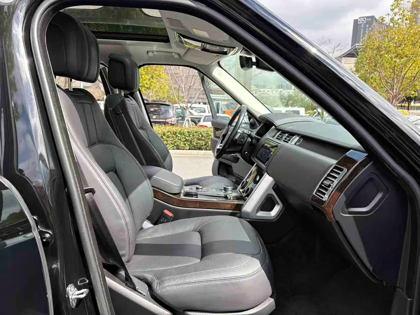 Land Rover Range Rover 2021 3.0 L6 Heritage Edition фото 15