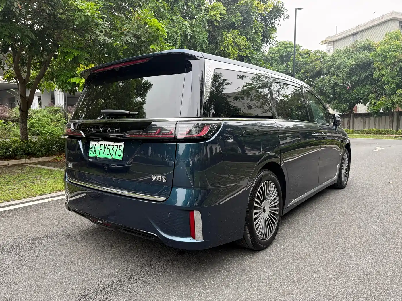 Voyah Auto Voyah Dreamer 2025 Model PHEV 4WD Premium QianKun Edition фото 5