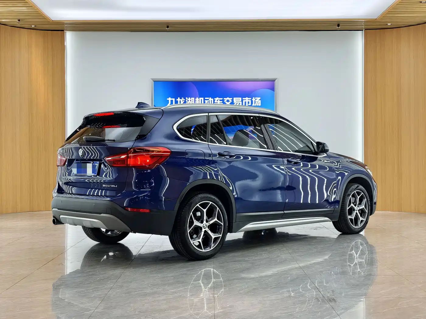 BMW X1 2019 sDrive18Li Premium Model фото 7