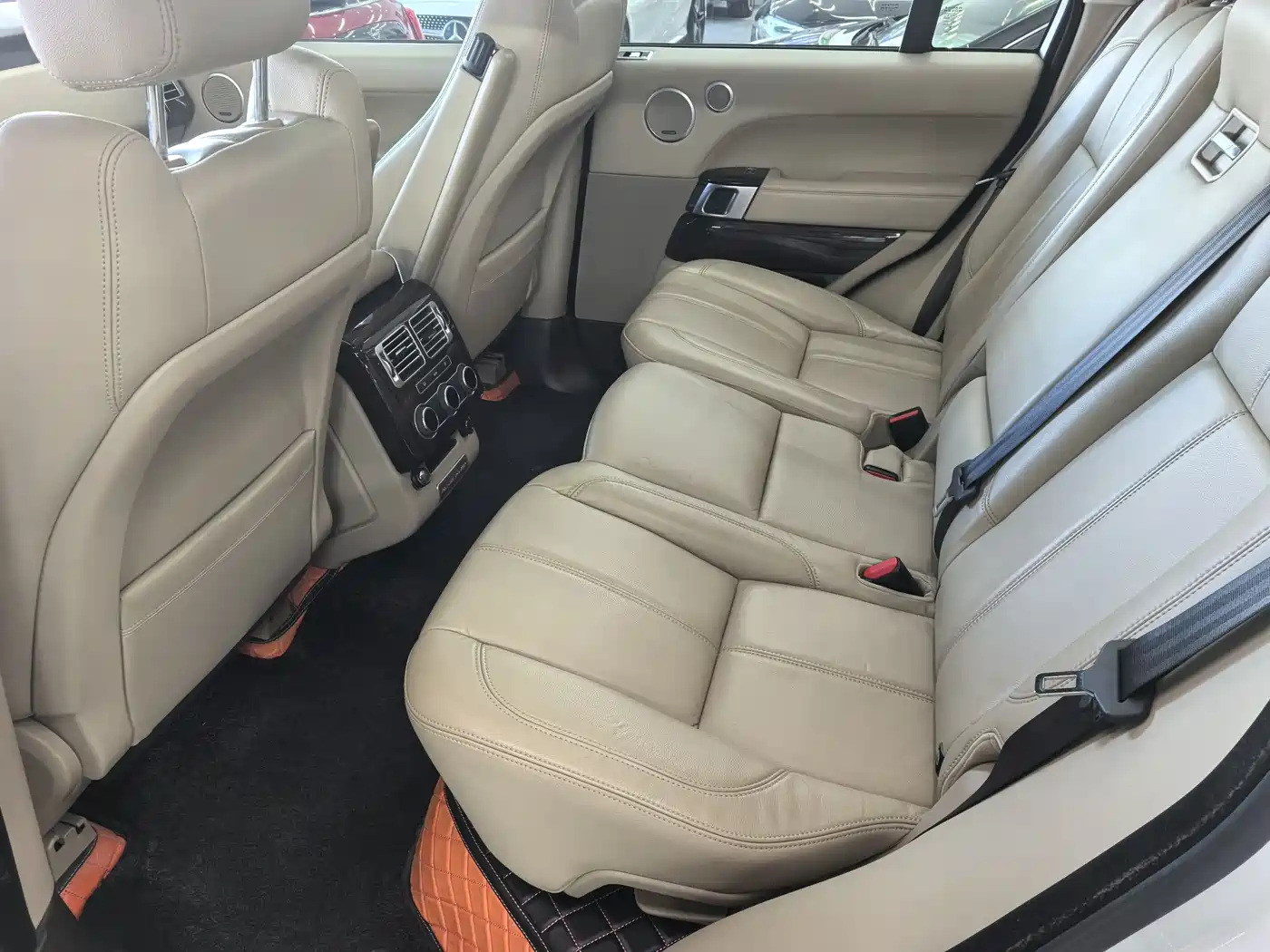 Land Rover Range Rover 2017 3.0 SC V6 Golden Age Edition фото 9