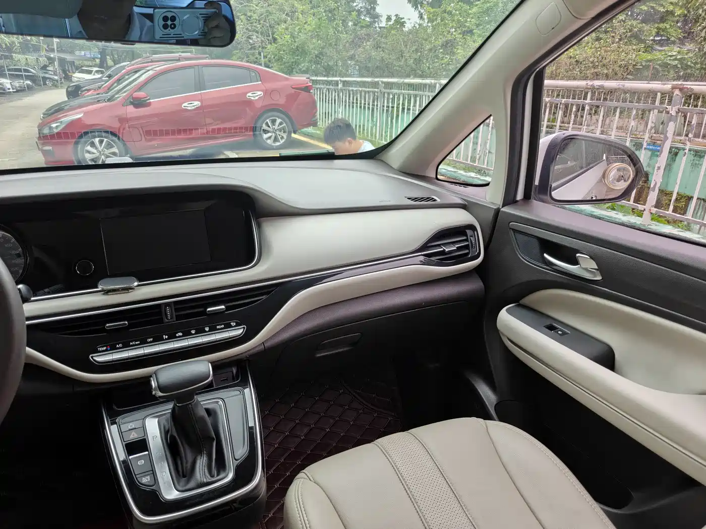 GAC Trumpchi Trumpchi M6 2019 270T Automatic Elite (7-seater) China V фото 17