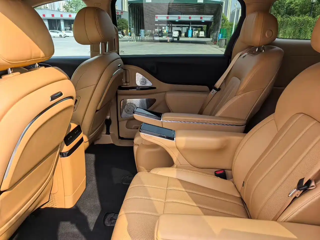 Voyah Auto Voyah Dreamer 2025 PHEV AWD Flagship Kunpeng Edition фото 9
