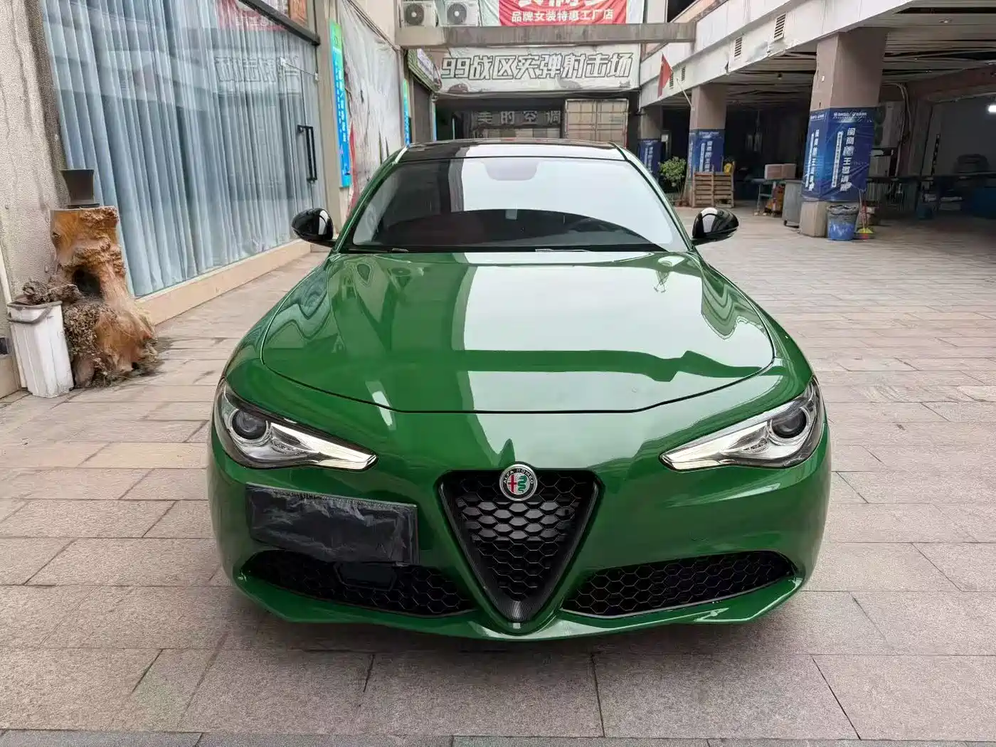 Alfa Romeo Giulia 2018 2.0T 200HP Luxury Carbon Fiber Limited Edition фото 2