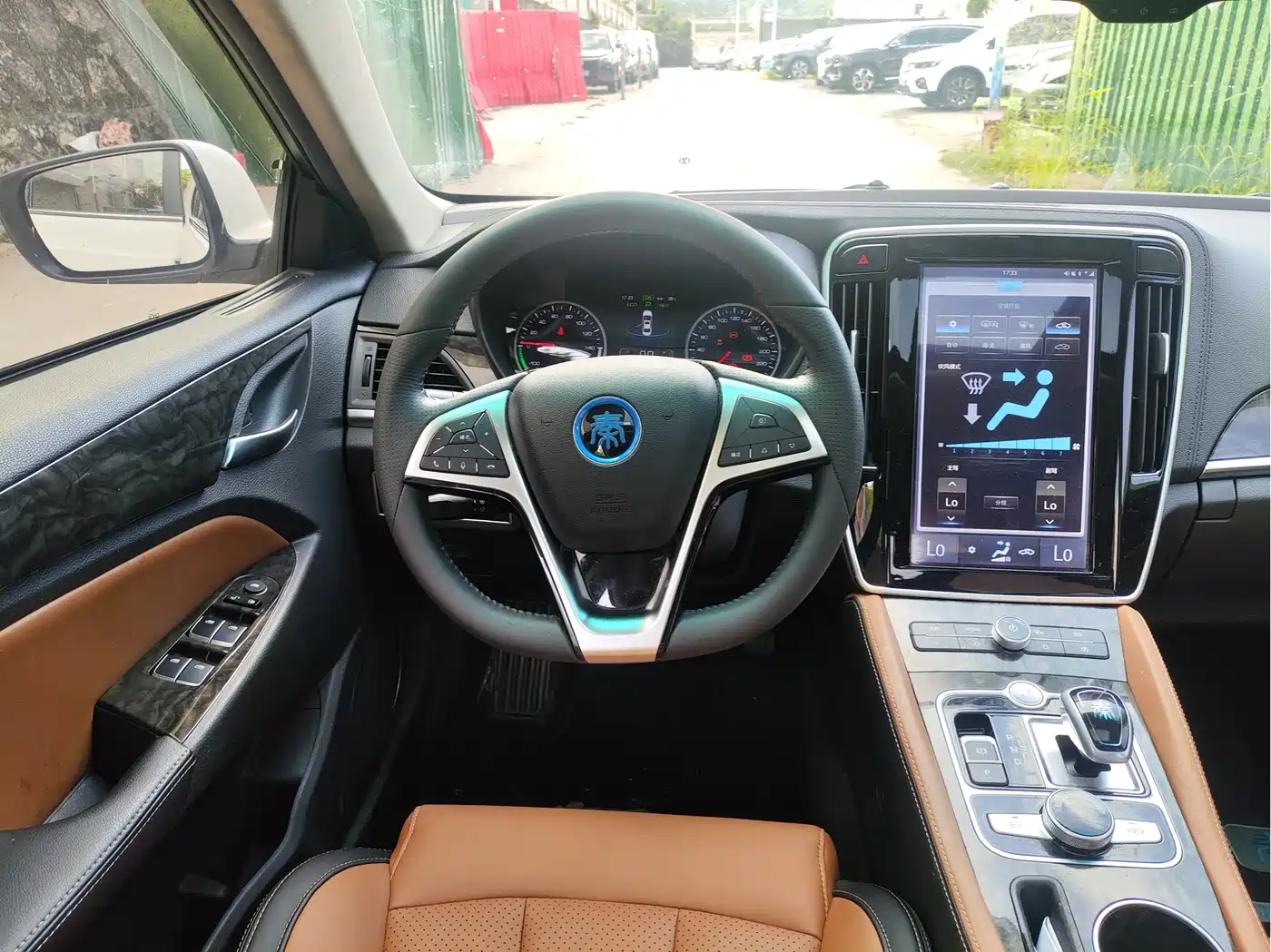 BYD Qin New Energy 2017 1.5T Premium Model фото 8