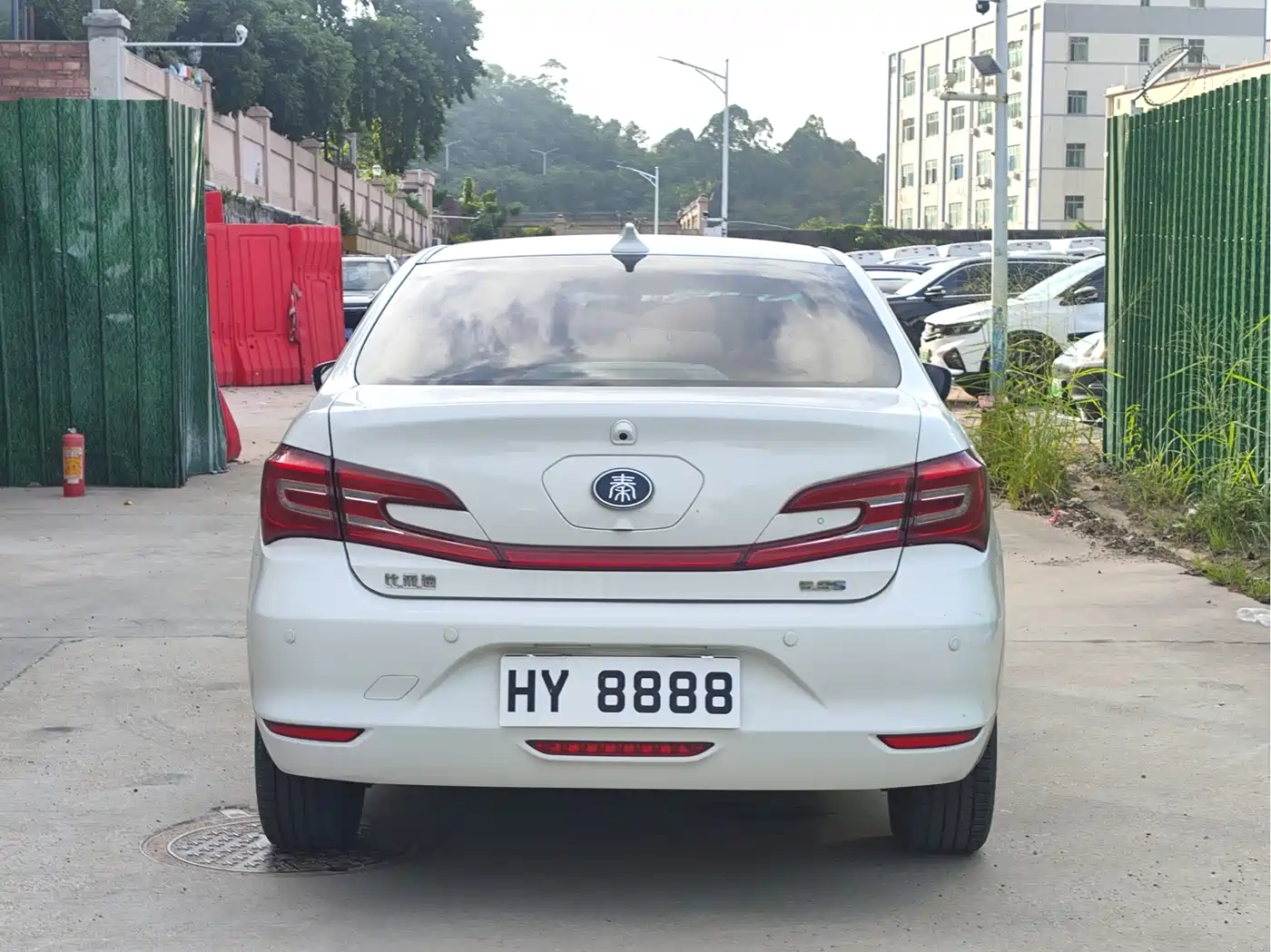 BYD Qin New Energy 2017 1.5T Premium Model фото 14