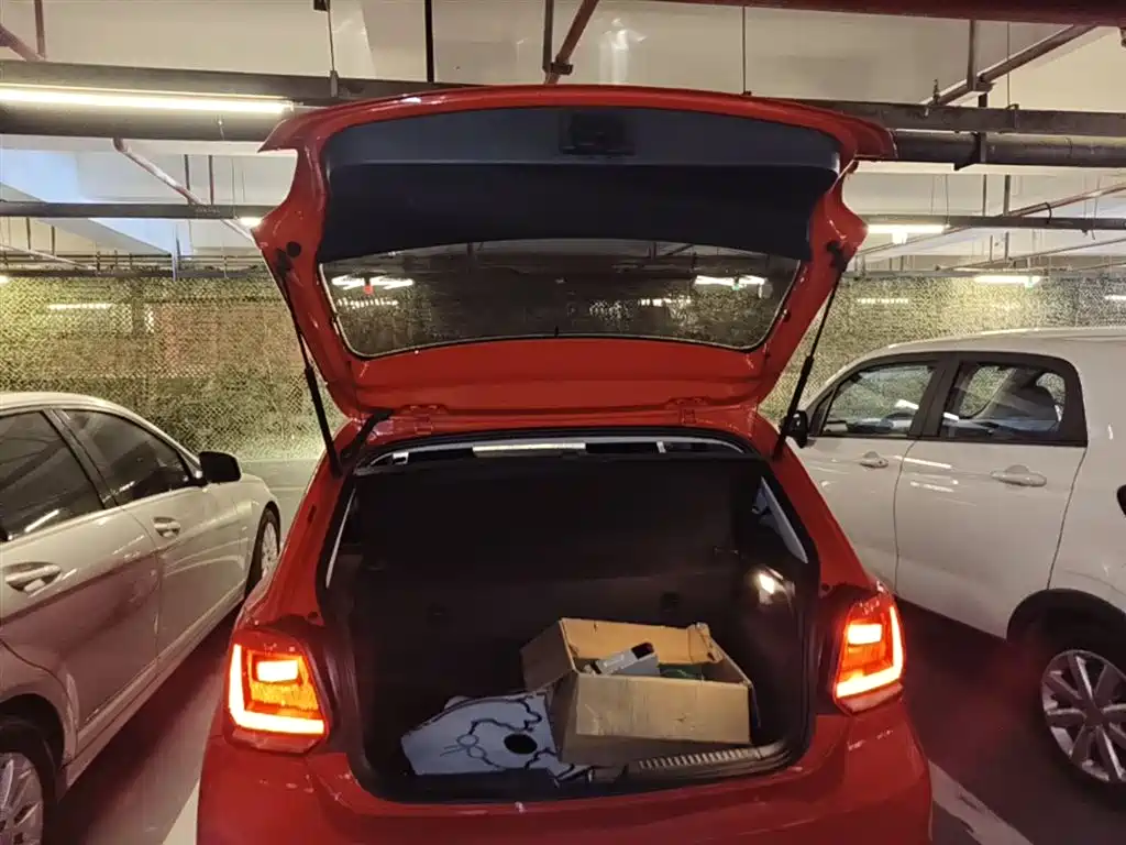 Volkswagen Polo 2016 1.4L Automatic Trend фото 19