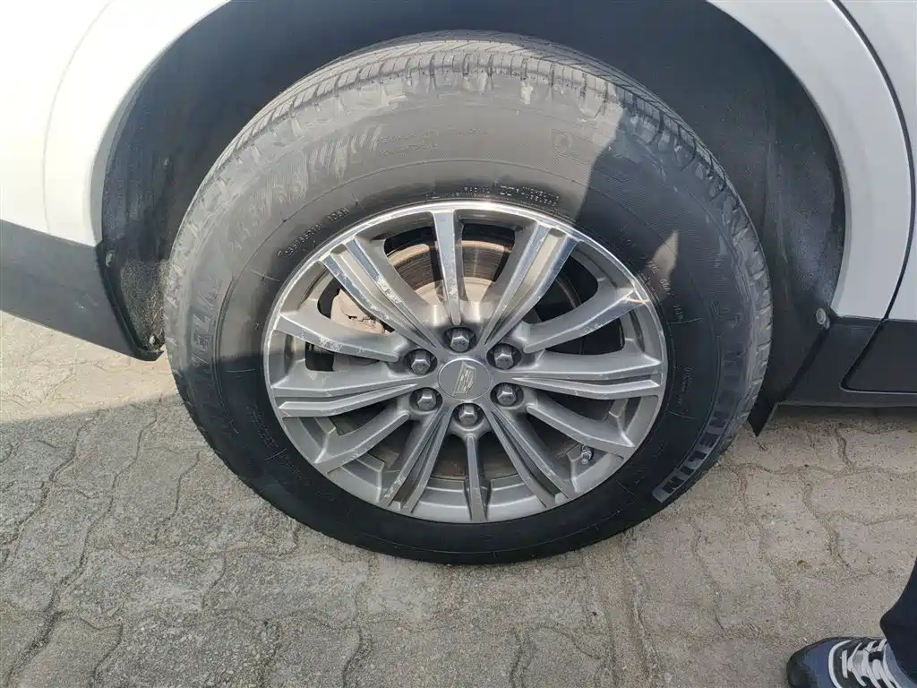 Cadillac XT5 2016 25T Luxury Model фото 26