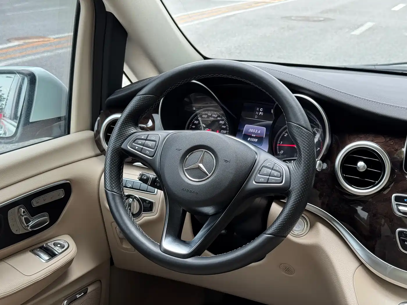 Mercedes-Benz V-Class 2017 Model V 260 Premium Edition фото 8