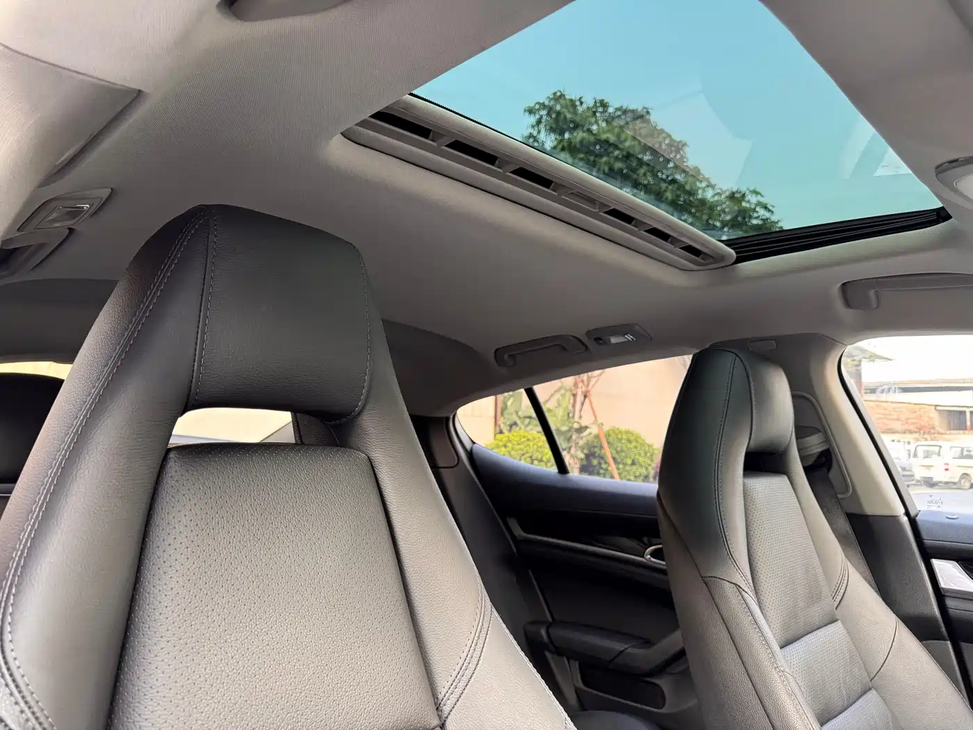 Porsche Panamera 2014 Panamera 3.0T фото 22
