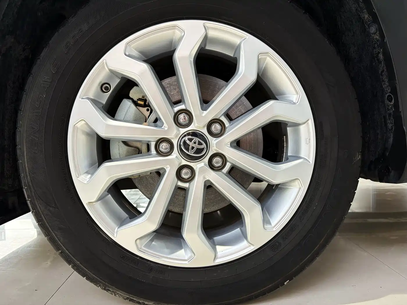 Toyota Frontlander 2023 2.0L CVT Elite Edition фото 16