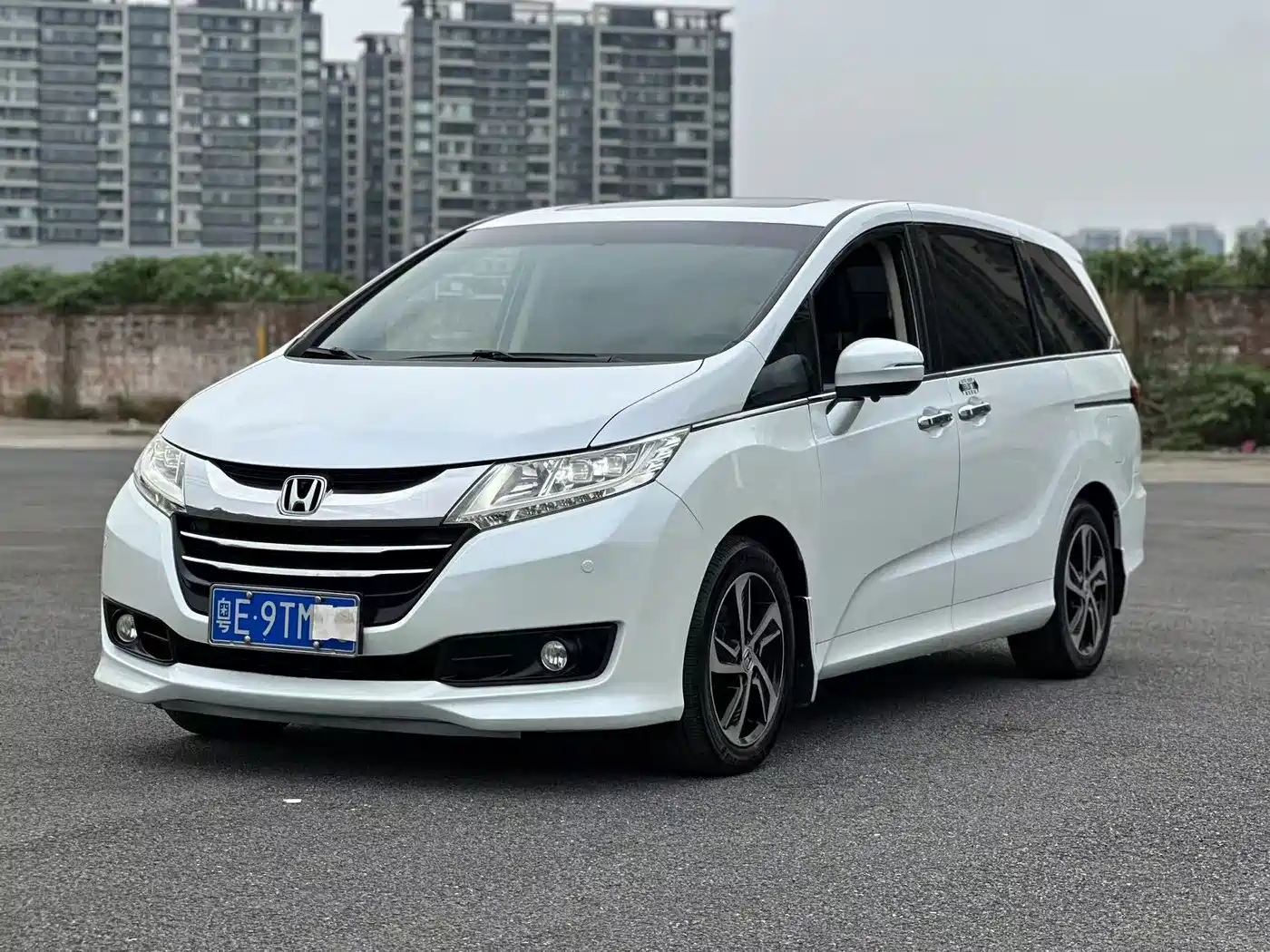 Photo 1 - Honda Odyssey