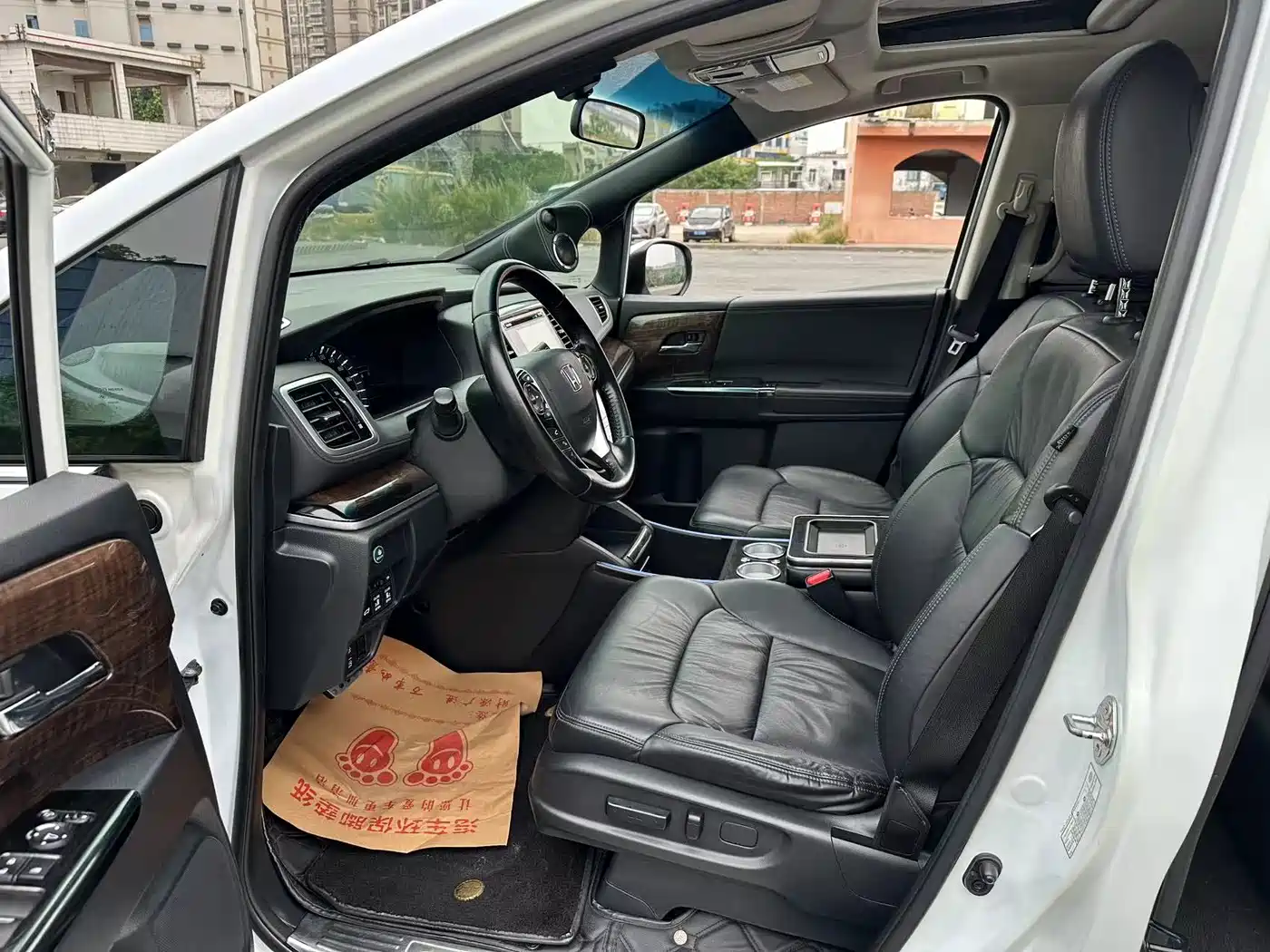 Photo 5 - Honda Odyssey
