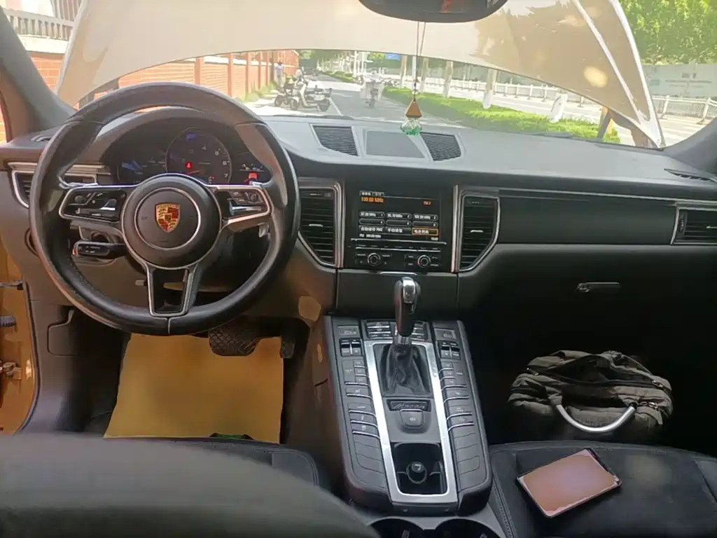 Photo 6 - Porsche Macan