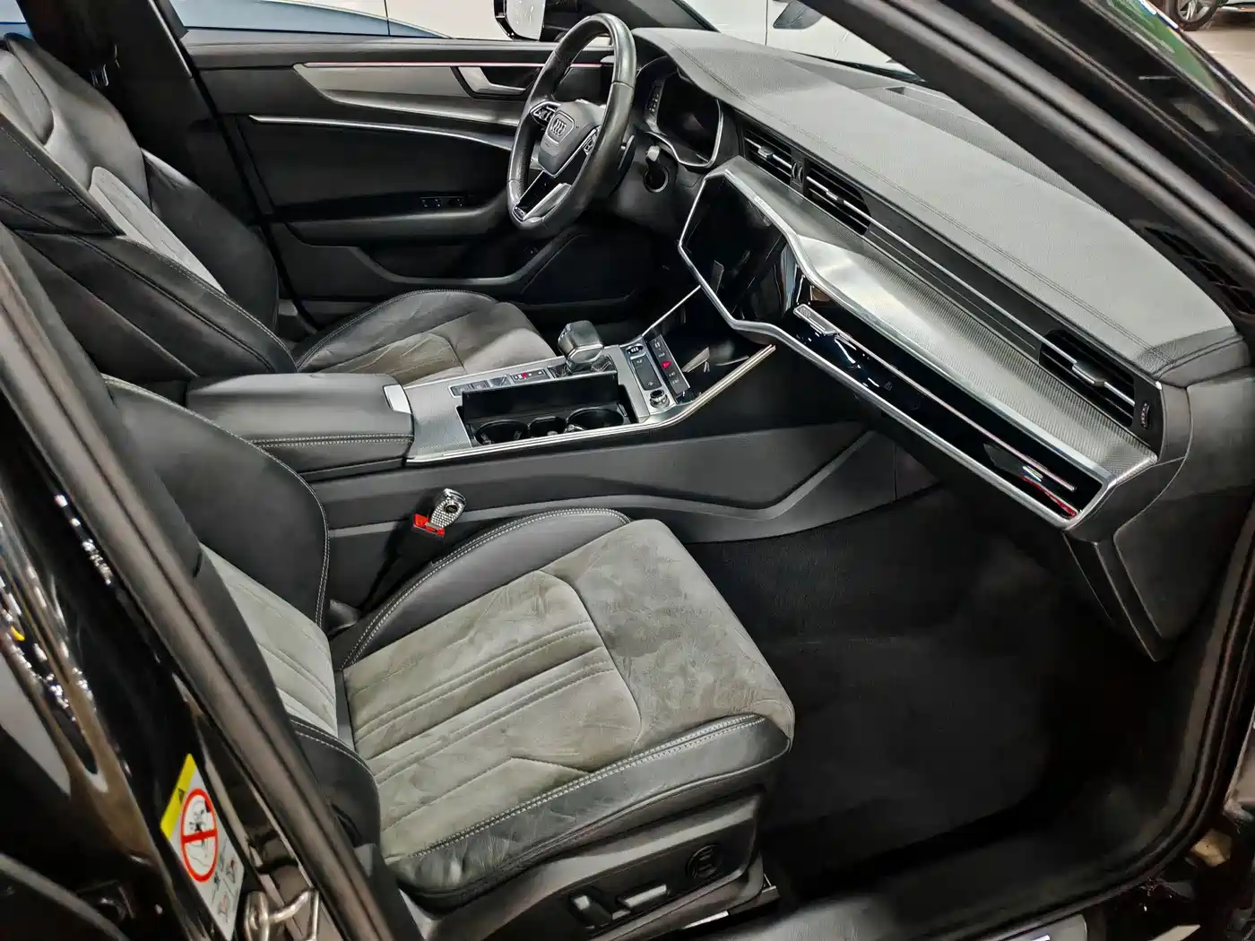 Audi A6L 2021 40 TFSI Luxury Sport фото 5