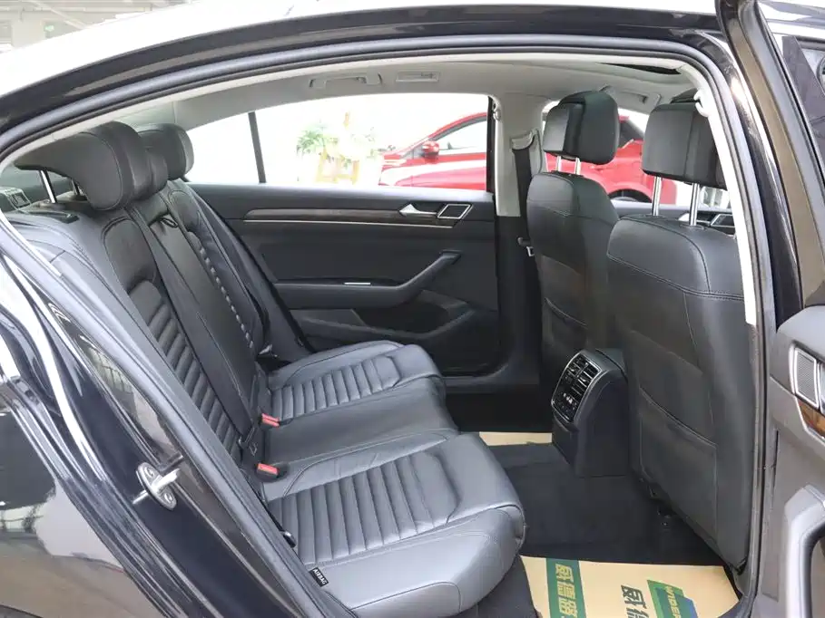 Volkswagen Magotan 2019 330TSI DSG Luxury China V фото 15