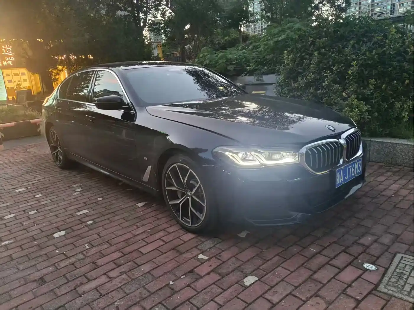 Photo 2 - BMW 5 Series