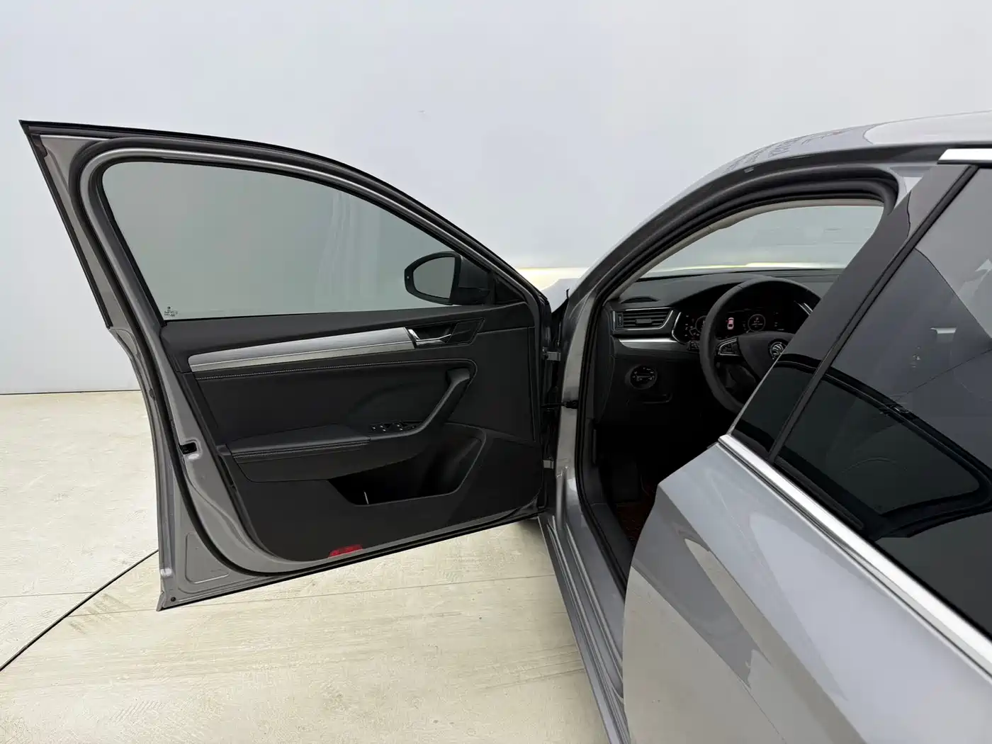 Škoda Superb 2023 TSI280 DSG Premium Edition фото 19