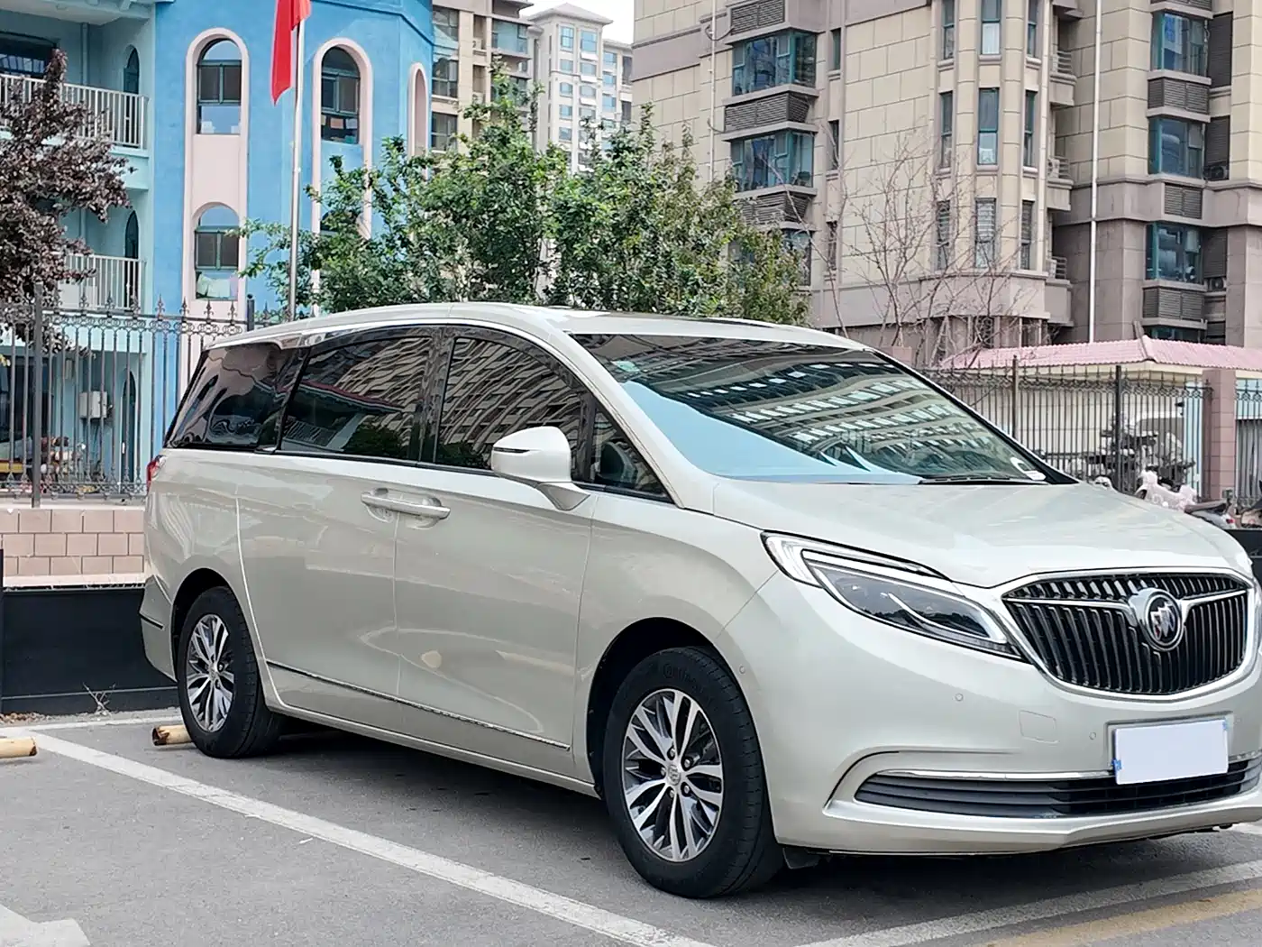 Buick GL8 2018 ES 28T Flagship Type China VI фото 2