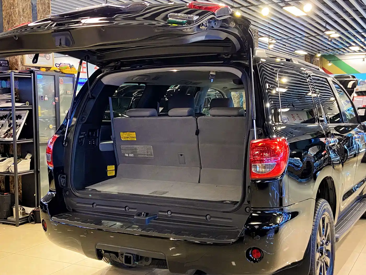 Toyota Sequoia 2011 2010 5.7 Platinum Edition