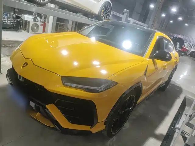 lamborghini urus