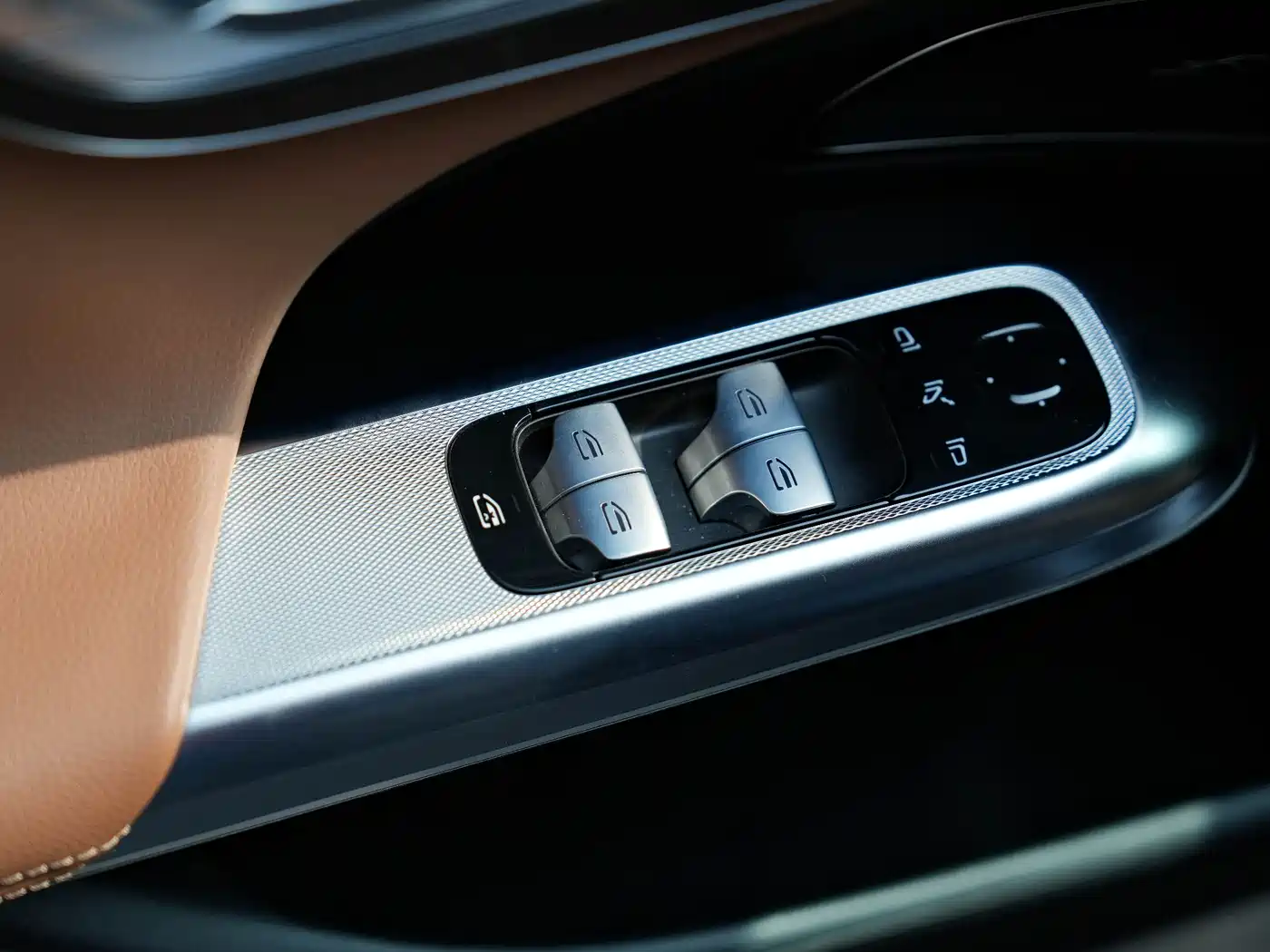 Mercedes-Benz E-Class 2024 E 300 L Fashion фото 34