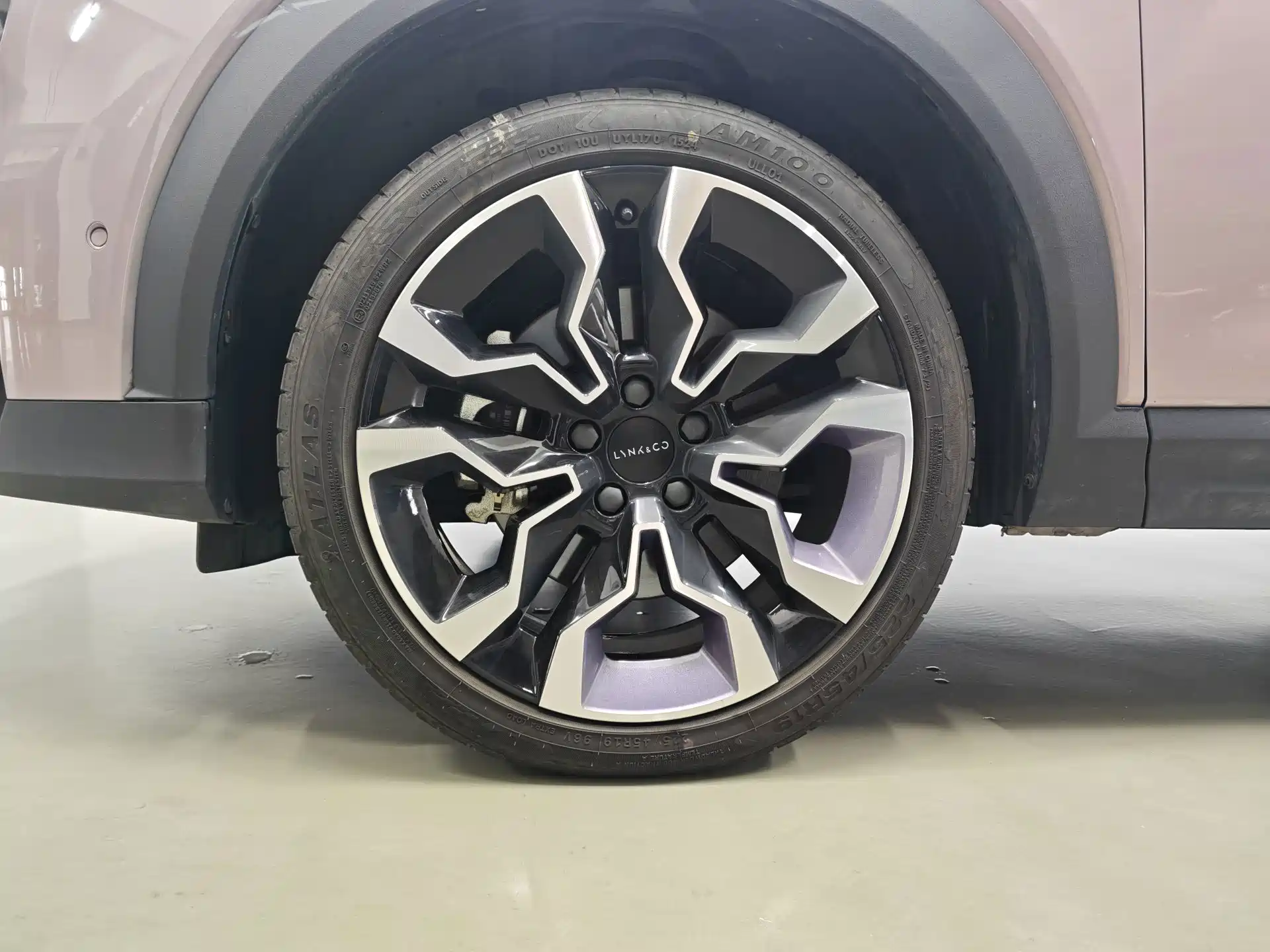 Фото 4 - Lynk & Co 06