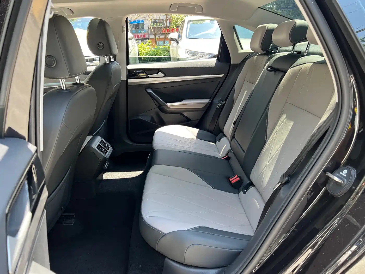 Volkswagen Lavida 2023 1.5L Auto Five Million Edition фото 10