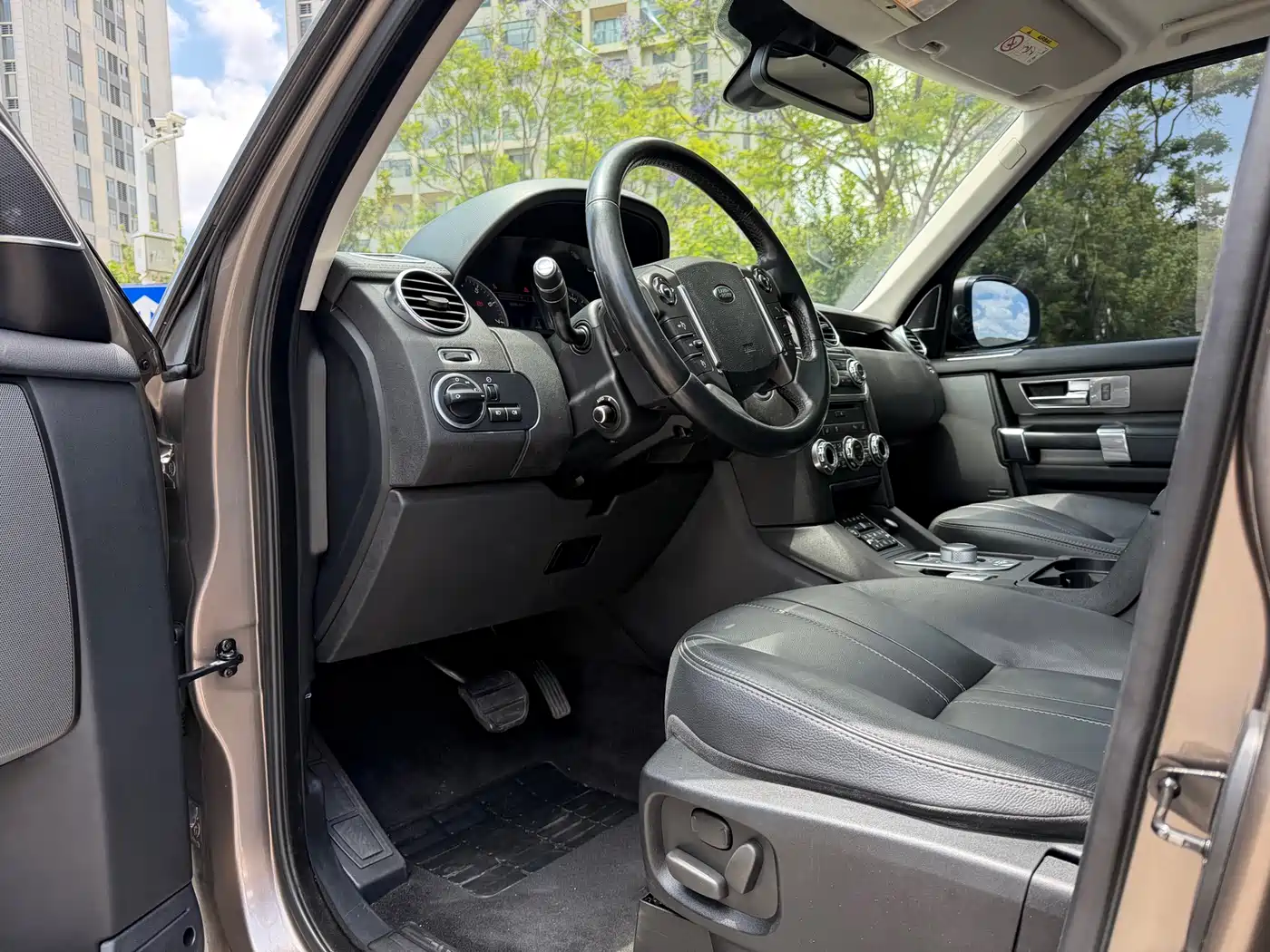 Land Rover Discovery 2016 3.0 SC V6 HSE фото 4
