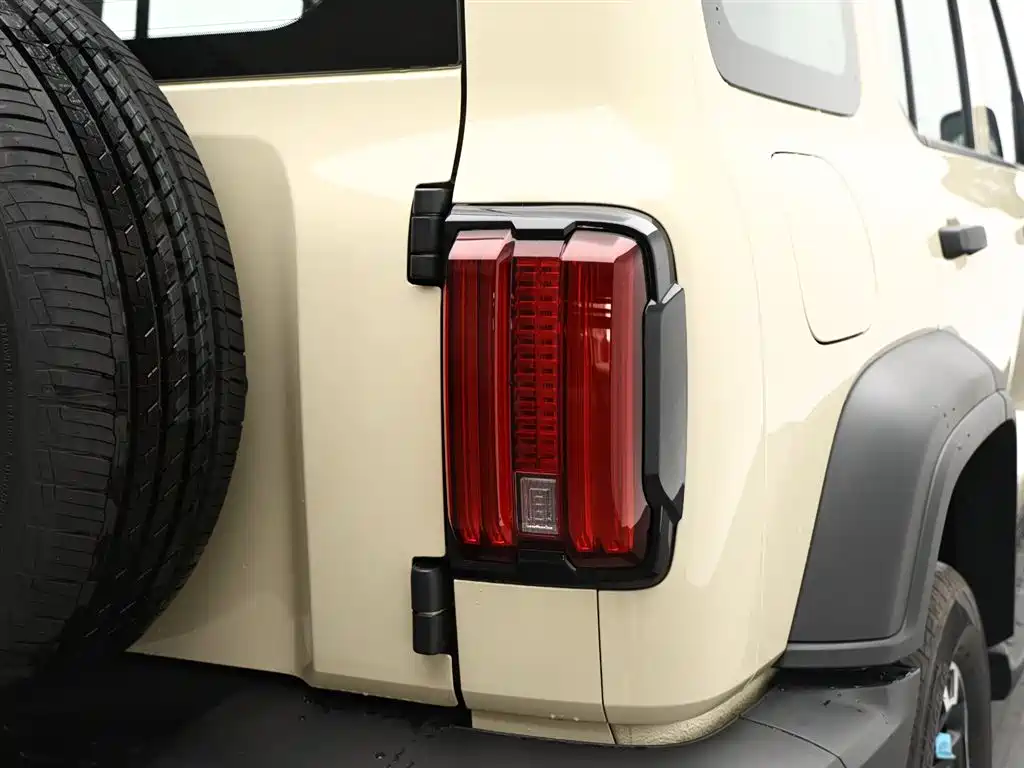 Tank 300 New Energy 2025 Hi4-T 36.7kWh Edition фото 17