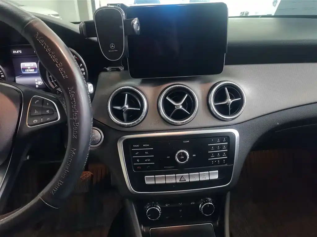 Mercedes-Benz CLA (Import) 2019 CLA 200 Sport фото 13