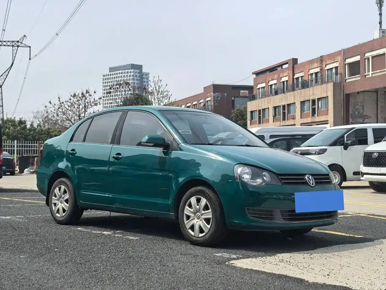 Volkswagen Polo 2013 1.4L Manual Trend Edition фото 9